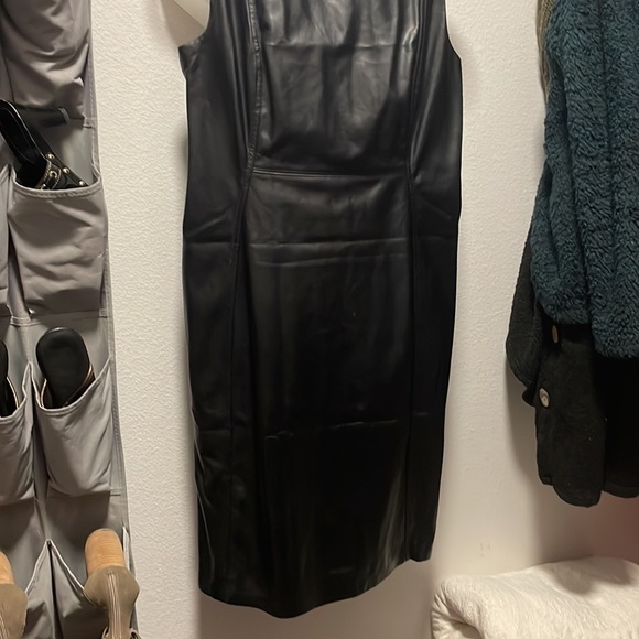 Calvin Klein - Picture 5 of 11